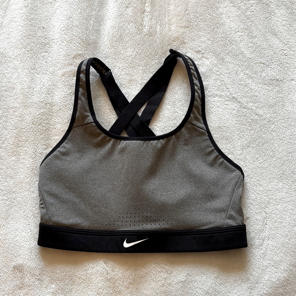 NIKE— Women's Gray Sports Bra